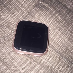 Fitbit versa rose gold